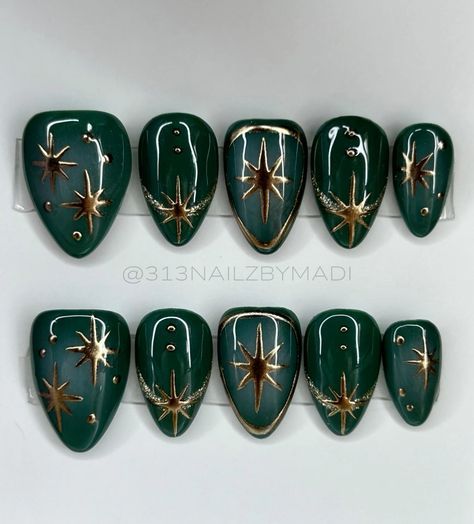 Dark Green Nails With Design, Sage Nail Designs, Constellation Nail Art, Alternative Nails, Mystic Nails, Gold Chrome Nails, Nailinspo Nailart, Dark Green Nails, Velvet Nails