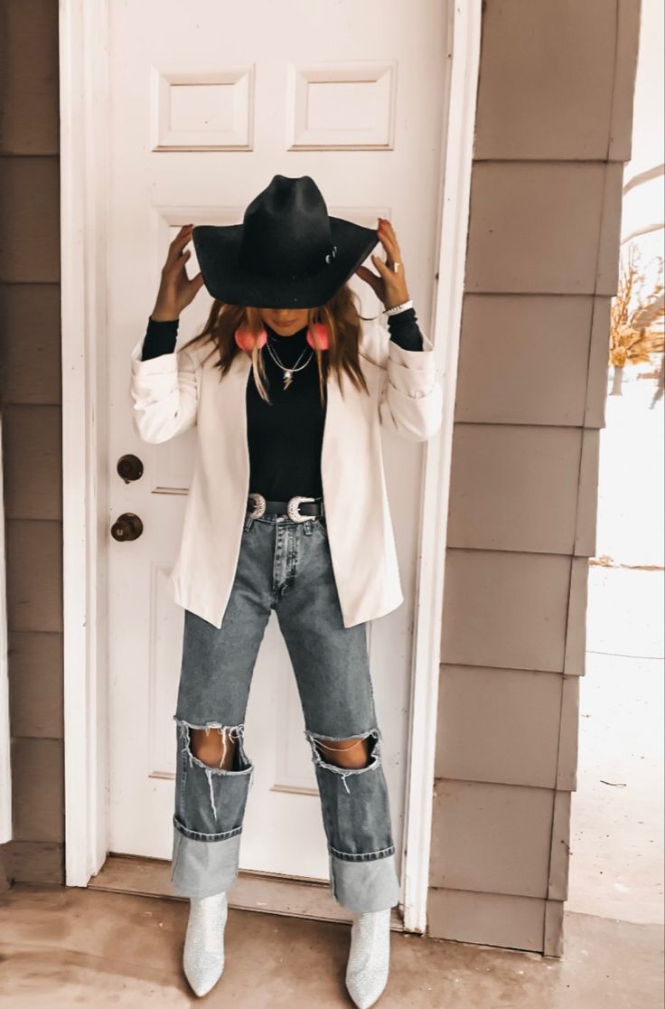 Go Western Day Outfit Women, Dress Up Country Outfits, Styling Western Outfits, Outfit With A Blazer, Mid Size Rodeo Outfit, 2023 Nfr Outfits, 2023 Nfr Fashion, Western Black Outfits Women, Western Outfit Concert