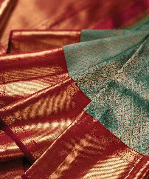 Pattu Sarees Wedding, Gold Silk Saree, Saree Color Combinations, Latest Silk Sarees, Saree Kuchu Designs, Kanjivaram Sarees Silk, Indian Bridal Sarees, Sarees South Indian, Saree Kanchipuram