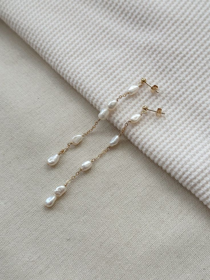 Bridal Pearl Chain Earrings, 14K Gold Filled Fresh Water Pearl Drop Earrings, Mismatched Dangly Pearl Earrings, Irregular Pearl Earrings - Etsy Dangly Pearl Earrings, Grad Jewelry, Jewellery Diy, Natural Pearl Earrings, Beads Craft, Silver Pearl Earrings, Basic Jewelry, Craft Jewelry, Fresh Water Pearl