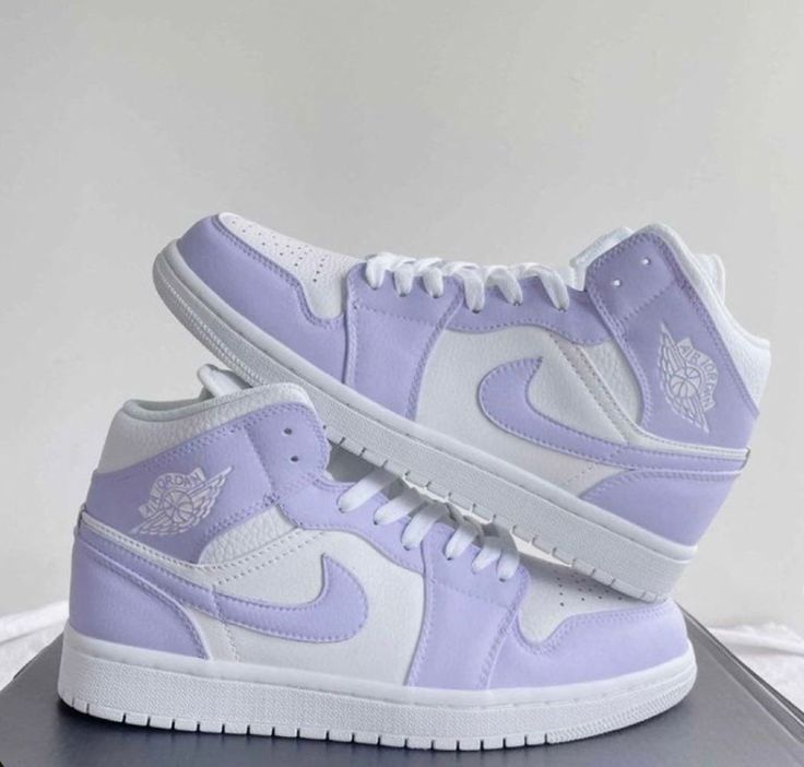 Light Purple Custom Air Jordan 1 – unitecustom Custom Air Jordan 1, Bold Shoes, Nike Fashion Shoes, Basket Style, Preppy Shoes, Pretty Shoes Sneakers, Jordan Shoes Retro, All Nike Shoes, Purple Nikes