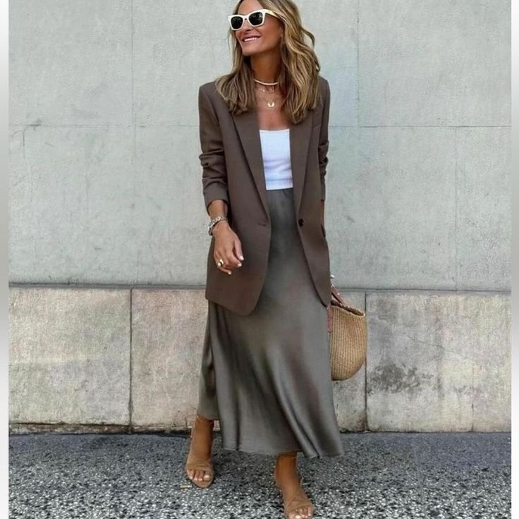 High Elastic Waist S Dark Gray Blazer And Long Dress Outfit, Elegant Zara Skirt For Brunch, Zara Formal Skirt For Spring, Zara Casual Knee-length Skirt, Blazer With Skirt Outfits, Estate Soft, Taupe Outfit, Business Casual Skirt, Satin Skirt Outfit