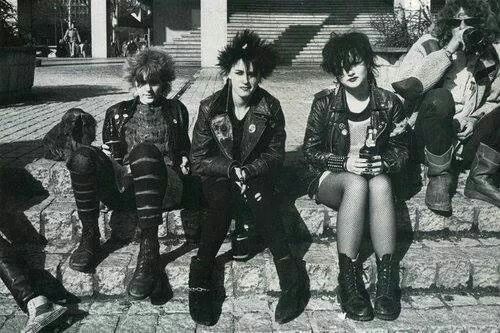 Early goths 60s Punk, Punk Fashion Women, 80s Punk Fashion, Punks 70s, 1970s Punk, Punk 80s, Chica Punk, Punk Boy, 90s Punk