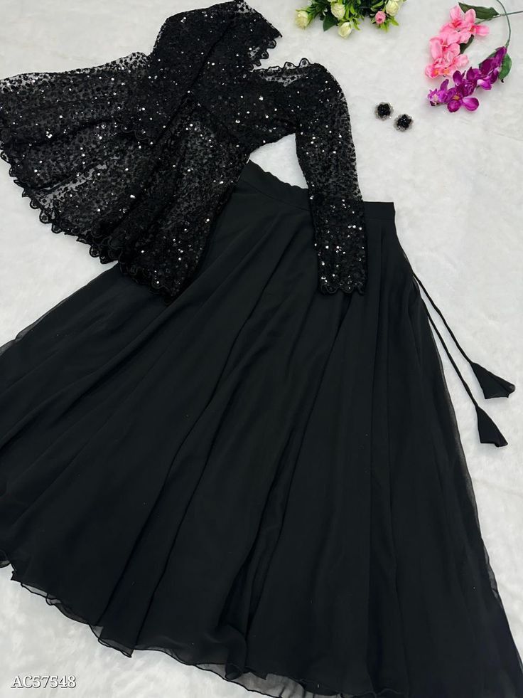 Stiched Dress Ideas, Indian Outfits Lehenga Simple, Black Sarara Dress, Fancy Lehanga Design, Lehanga Designs Latest For Women, Black Dress Indian, New Lehenga Designs, Party Wear Gowns, Simple Lehenga