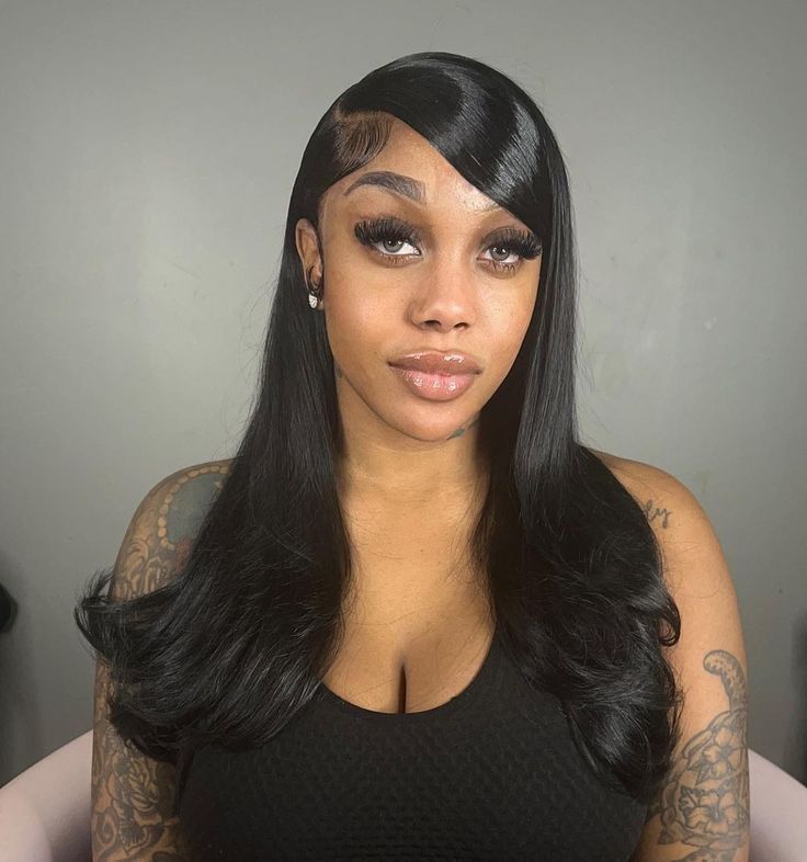 "𝘚𝘪𝘥𝘦 𝘱𝘢𝘳𝘵 𝘴𝘸𝘰𝘰𝘱 𝘸/ 𝘣𝘶𝘮��𝘱𝘦𝘥 𝘦𝘯𝘥𝘴" Deep Side Swoop Wig, Swoop Lace Front Wig, Classy Frontal Hairstyles, Swoop With Bumped Ends, Straight Side Part Hairstyles, Side Part Swoop Wig, Side Part Quick Weave Straight, Short Wig Hairstyles For Black Women, Quick Weave Hairstyles Curly