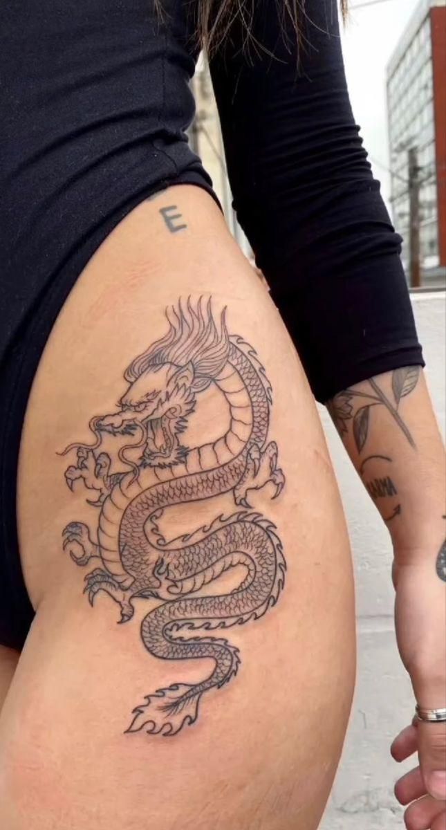 Japanese Dragon Hip Tattoos Women, Tatoos Woman Neck, Dragon Tattoo Aesthetic, Unique Small Tattoo Ideas, Dragon Tattoo Hip, Dragon Tattoo Leg, Side Thigh Tattoos, Dragon Tattoo For Women, Hip Tattoos Women