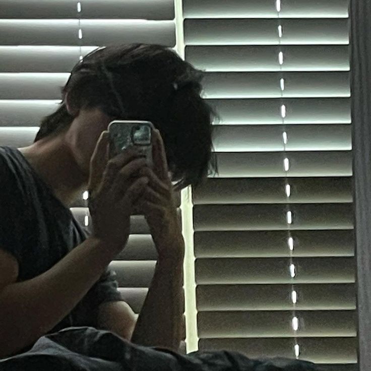 Insta Faceless Korean Boy, Boy Covered Face, Faceless Boy, Dark Boy Aesthetic, Boys Covering Face, Men Blonde Hair, Blonde Hair Boy, Black Hair Boy