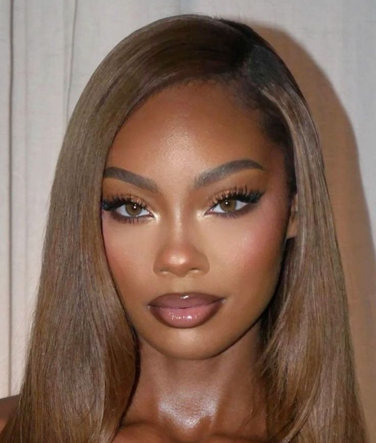 Make Up On Brown Skin Women, Ethereal Makeup Black Women, Brown Dress Makeup Look, Graduation Pic Makeup, Makeup For Brown Dress, 21st Birthday Makeup Ideas, Grad Makeup Looks, Prom Glam Makeup, Wedding Makeup Black Women