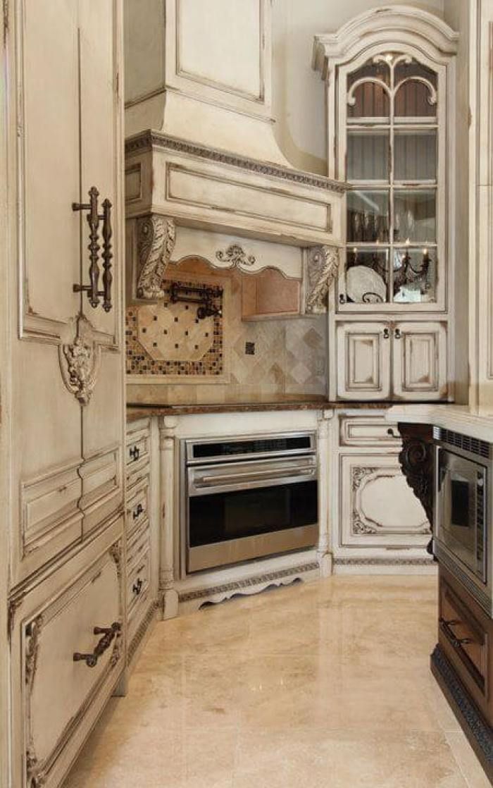 Antique Style Kitchen Country kitchen designs, Antique white