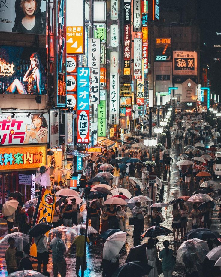 Hiro Goto - Tokyo Photography | #tokyo #japanese #travel #photography | Japan Travel | Japan Photography Street Photography People, Environment Photography, Tokyo Photography, Rainy Evening, Japan Temple, Shinjuku Tokyo, City People, Japan Photography, Travel Photography Tips