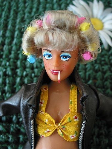 Walmart Barbie. Does she come with a six pack of beer? Barbie Funny, Bad Barbie, Im A Barbie Girl, Trailer Park, Barbie Friends, Barbie And Ken, Barbie World, Funny Pins, Barbie Girl