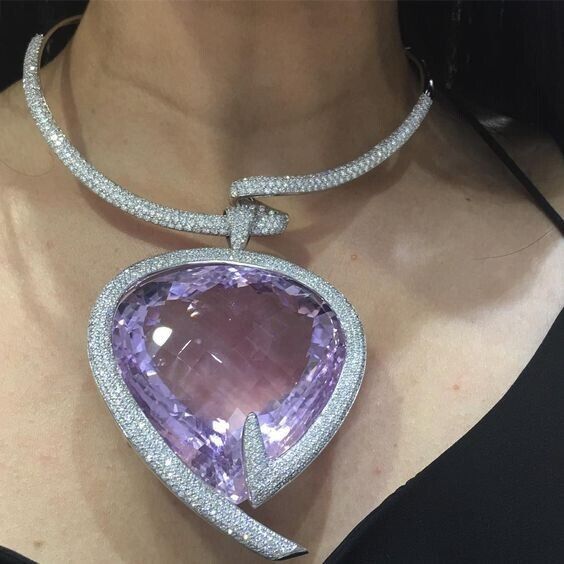 200ct Huge Heart Shape Syn Amethyst Party Cocktail Necklace Silver Luxury Jewelr Luxury Gemstone Necklaces For Evening, Elegant Heart Cut Evening Jewelry, Luxury Amethyst Necklace With Diamond Accents, Luxury Purple Diamond Necklace, Elegant Heart Cut Necklace For Party, Heart Pendant Diamond Jewelry For Party, Diamond Heart Pendant Jewelry For Party, Diamond Heart Pendant For Party, Luxury Amethyst Jewel Necklaces