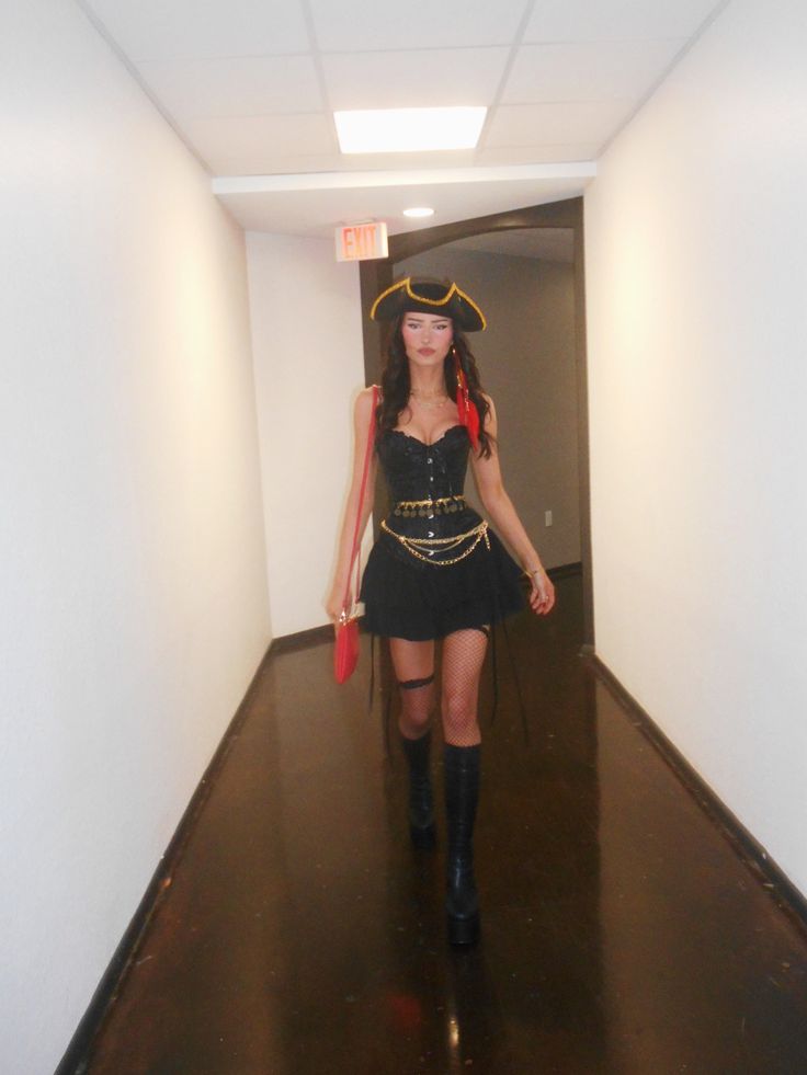 Sexy pirate costume gasparilla Gasparilla Pirate Outfit, Pirate College Halloween Costume, Black Pirate Halloween Costumes, Pirate Dress Women, Gasparilla Outfit Ideas, Pirates Women Costume, Y2k Pirate Costume, Gaspiralla Outfits, Circus Outfits Aesthetic