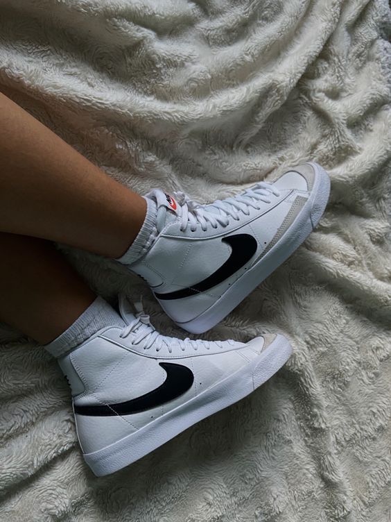 Nike Blazer Outfit, Nike Blazers Outfit, Sneaker Trend, Trendy Shoes Sneakers, Dr Shoes, Nike Shoes Girls, Preppy Shoes, All Nike Shoes, Shoe Wishlist