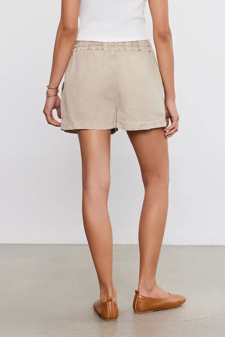 Made from a mid-weight linen that strikes the perfect balance between comfort and durability. With its relaxed fit and elastic drawstring waist, these shorts are ideal for relaxing days or beachside adventures. Complete with slash patch pockets for added convenience, they're the ultimate warm-weather essential. Linen Bottoms With Built-in Shorts For Vacation, Linen Bermuda Shorts With Built-in Shorts And Relaxed Fit, Comfortable Relaxed Fit Shorts For Vacation, Relaxed Cotton Shorts For Beach Season, Casual Linen Shorts For Spring, Relaxed Fit Linen Shorts For Vacation, Relaxed Summer Bottoms With Pull-on Style, Beige Linen Shorts For Beach, Beige Linen Shorts For The Beach