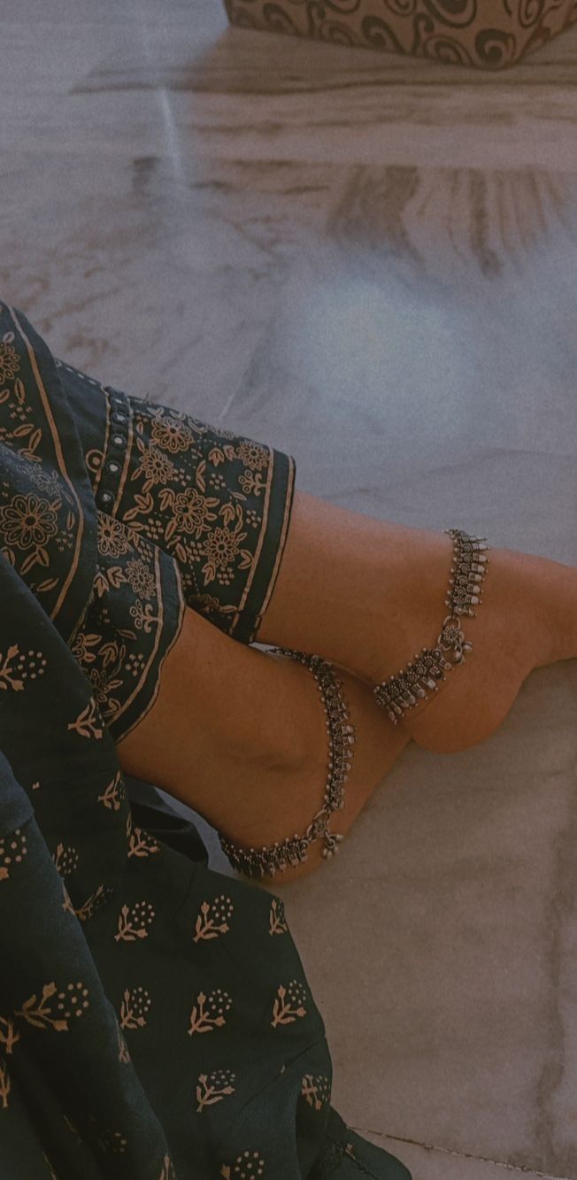 desi aesthetic 
indian aesthetic 
payal
anklets Aesthetic Desi Pics Ideas, Aesthetic Ethnic Photo Ideas, Aesthetic Desi Photoshoot Idea, Aesthetic Pictures Indian, Payal Photoshoot, Payal Aesthetic, Desi Aesthetic Pictures Ideas, Aesthetic Desi Pictures, Indian Ethnic Aesthetic