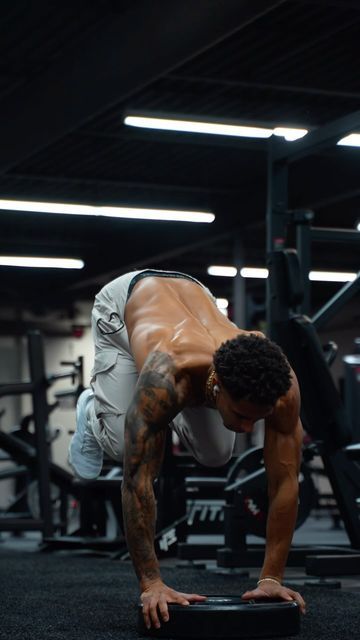 a man is doing push ups in the gym