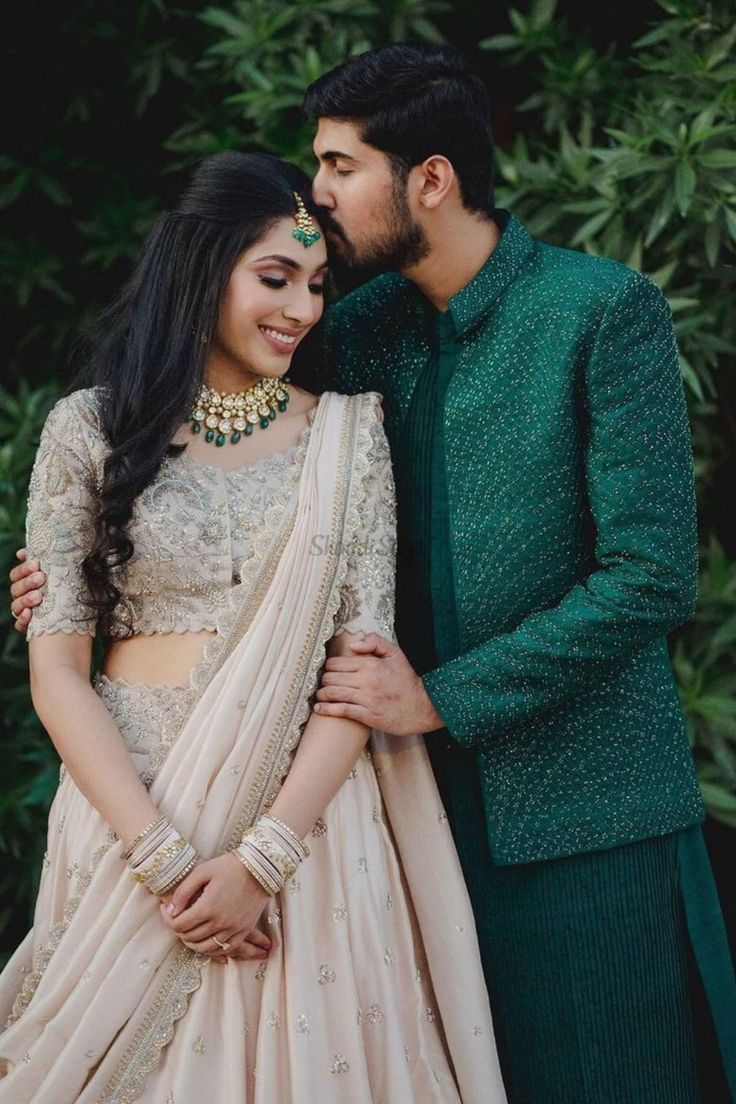 Engagement Couple Dress, Engagement Portraits Poses, Marriage Poses, Indian Bride Photography Poses, Bride Photos Poses, Indian Wedding Poses, Pre Wedding Photoshoot Outfit, Indian Wedding Photography Couples, Engagement Photography Poses