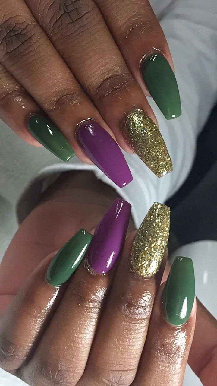 Mardi Gras Nail Colors, Mardi Gras Acrylic Nails, Purple Green Gold Nails, Purple Green And Gold Nails, Madi Gras Nails, Mardi Gras Nails Acrylic, Mardi Gras Nails Ideas, Nola Nails, New Orleans Nails