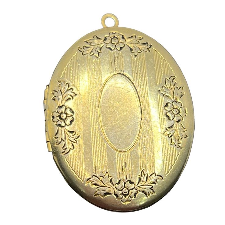 Victorian Gold Tone Engraved Flower Stripes Oval Locket Pendant For Necklace. This Is In Used Condition. There Is Some Discoloration As Shown In The Photos. It Needs A Loop Attached To The Top To Be Worn On A Chain. See All Photos For Details And Measurements. Unique Locket Necklace, Unique Locket, Engraved Flower, Oval Locket, Victorian Gold, Locket Necklace, Locket, The Top, Gold Tones