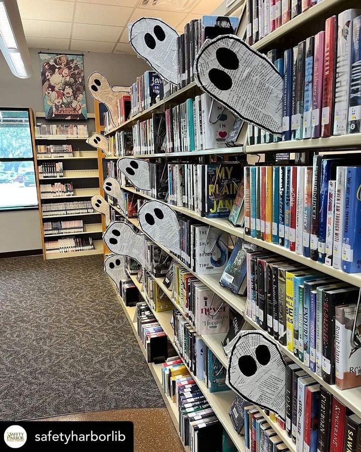 there are several stacks of books on the shelves in this library and one is empty