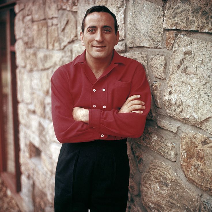 Color portrait of Tony Bennett, circa 1955. Photo by Gunther. Tony Bennett, Celebrity Photography, Jazz Artists, Cool Jazz, Iconic Images, Lovely Smile, Forever Living Products, Frank Sinatra, Man Photo