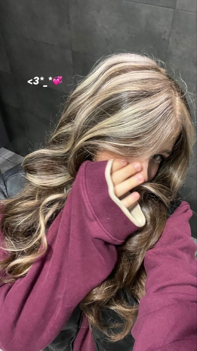 Ash Blonde Balayage Layered Hair, Blonde Hair Dye For Brunettes, Blond Highlights Aesthetic, Ash Blonde Balayage Face Framing, Brown Hair With Blonde Highlights On Top, Blonde With Chunky Brown Highlights, Blonde Fading Into Brown, Chunky Highlights Long Hair, Colors To Dye Your Hair Brunettes