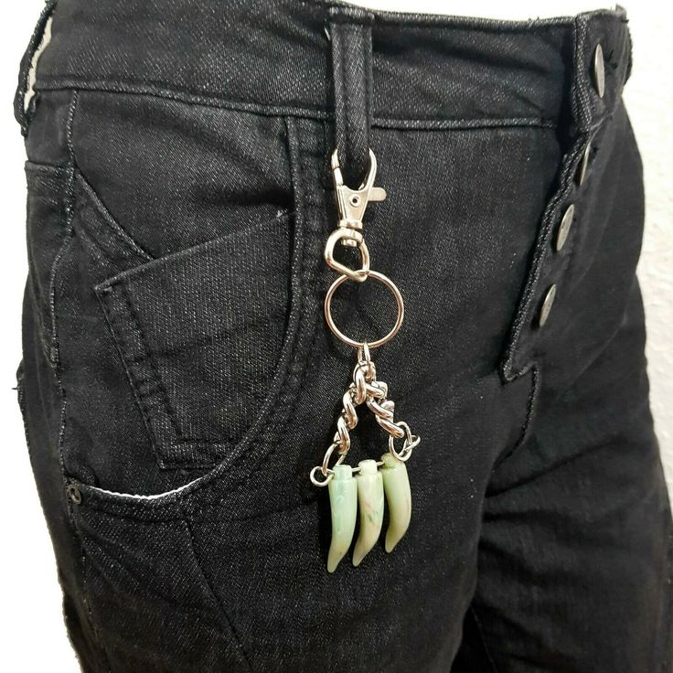 Claw Schlüsselanhhänger Pants Chain Beltchain Key Ring Chain Carabiner The description of this item has been automatically translated. If you have any questions, please feel free to contact us. Welcome to our eBay Shop Buy4you   Item Description   You buy here: Key chain Color: silver and green Material: metal and plastic  Weight: approx. 26g Length: approx. 13.5cm     Shipping information Please pay for the entire order only after purchasing the last item or wait for our payment information, we Sapphic Style, Hardware Jewelry Diy, Key Chains Aesthetic, Pants Chain, Fnaf Cosplay, Pant Chains, Waist Jewelry, Hardware Jewelry, Belt Chain