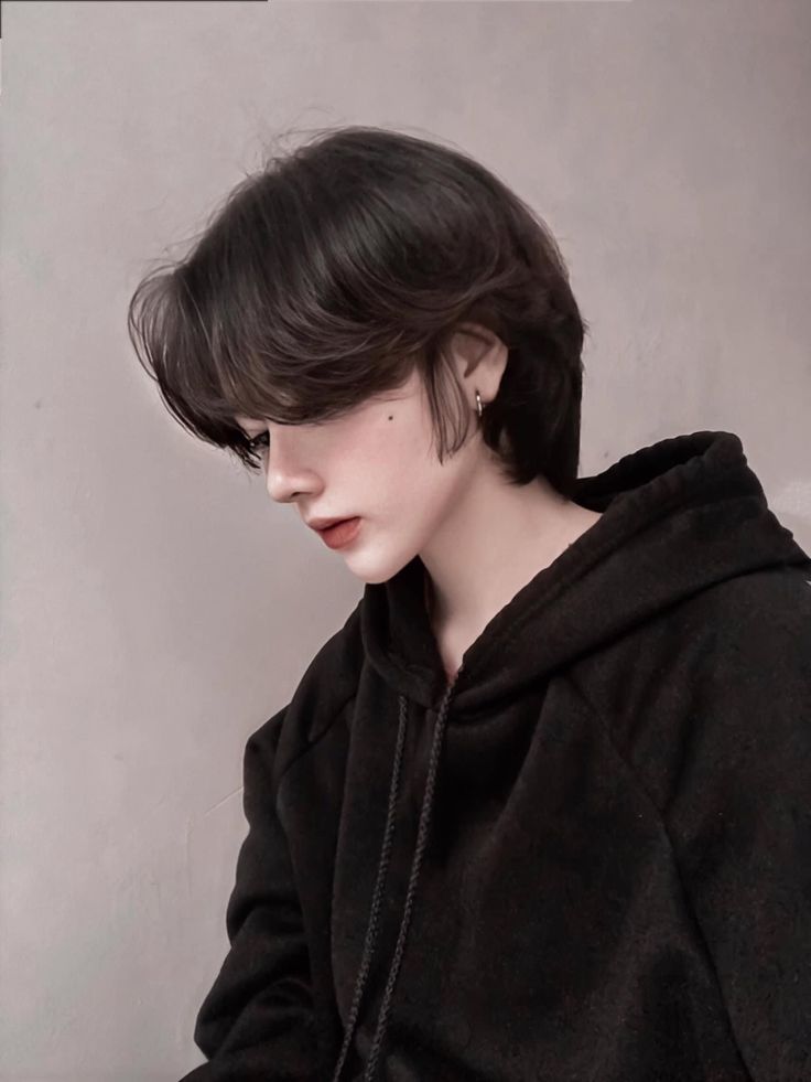 Korean Short Hair Tomboy, Wolfcut Girl Hair Short Hair, Korean Girl Tomboy Hair, Hairstyle For Tomboy, Girl Tomboy Hair, Tomboy Girl Short Hair, Tom Boy Hairstyles, Tomboy Haircut Girl, Wolfcut Girl Hair