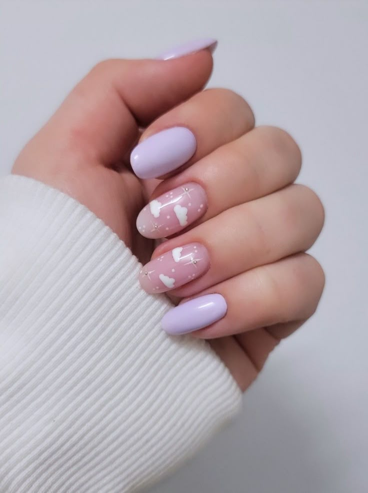 Nail art, clouds, stars, purple, pink, pastel colors, cute Wedding Nails Lavander, Cute Nail Designs Pastel, Cute Nails Clouds, Pink Cloud Nail Art, Short Nails Clouds, Light Lavender Nails With Design, Short Nail Designs Lilac, Light Purple Aesthetic Nails, Cloud Gel Nails