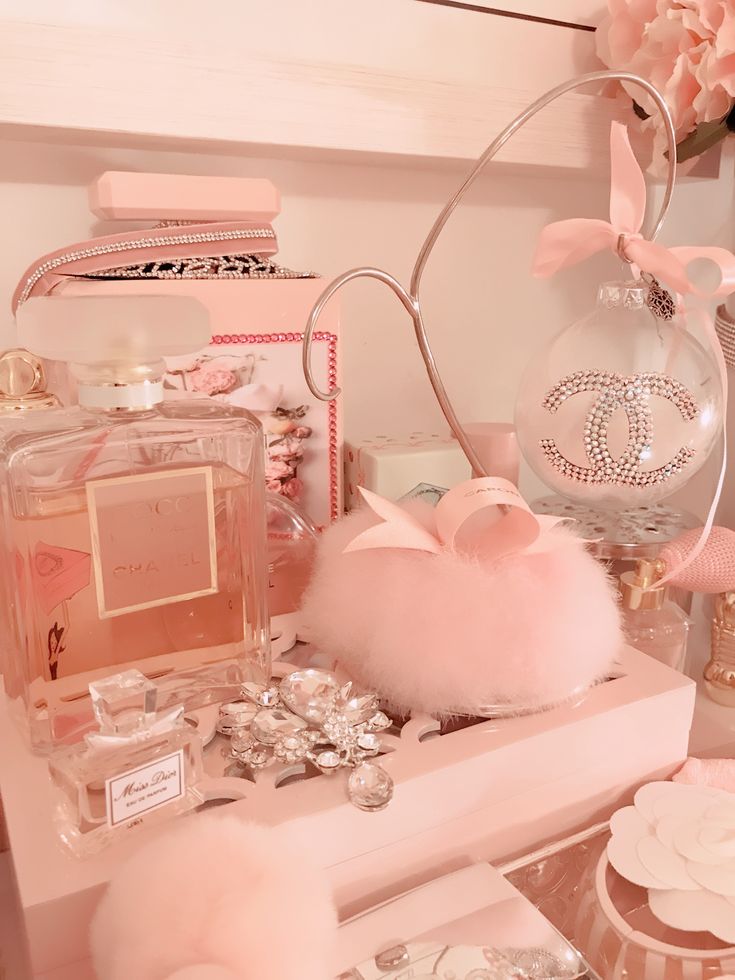 Sparkly Chanel Dreams ✨ Rose Gold Aesthetic, Pink Vanity, Tout Rose, Glitter Rosa, Boujee Aesthetic, Bedroom Wall Collage, Peach Aesthetic, Baby Pink Aesthetic, Pink Photo