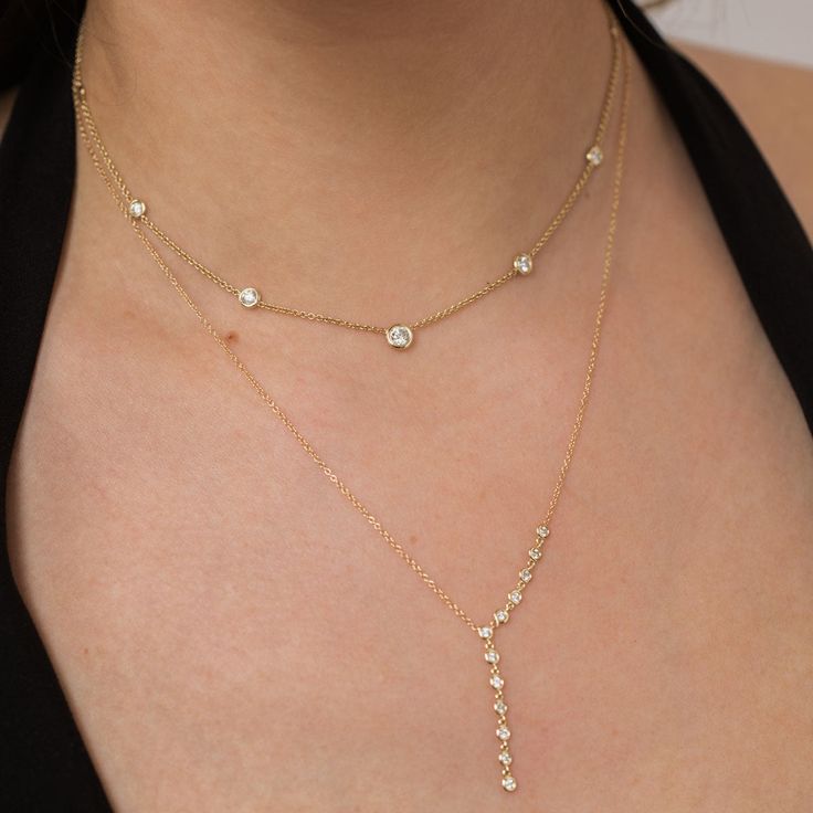 14k gold thicker cable chain necklace with round floating diamonds in graduating sizes spaced evenly on the chainSPECIFICS • 14k cable chain adjustable at 14-15-16"• chain is approx. 1.3mm wide• round diamonds range from 1.7mm to 3.75 mm• white diamonds 1.10 ctw Small Diamonds Necklace, Small Diamond Necklace Unique, Real Diamond Necklace Simple Classy, Minimalist Accessories Jewellery, Unique Diamond Pendant, Minimalist Diamond Necklace, Small Diamond Necklace, Necklace Gold Diamond, Floating Diamond Necklace