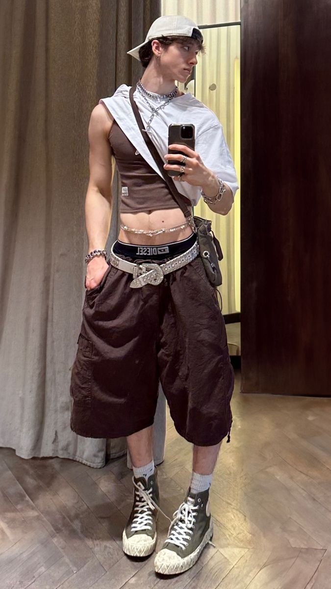 Peter Pan Kostüm, Marlon Noah, Koloman Moser, Big Pants, Pants Outfit Men, Gay Fashion, Queer Fashion, Baggy Clothes, Baggy Shorts