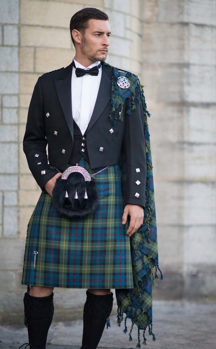 Kilt Wedding, Black Kilt, Irish Kilt, Scottish Dress, Scottish Clothing, Kilt Belt, Kilt Jackets, Kilt Outfits, Scottish Fashion