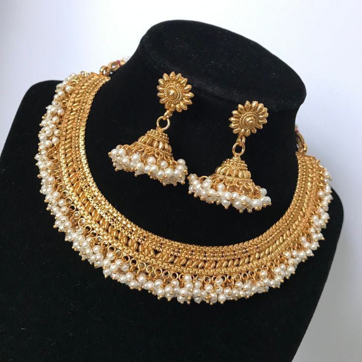 Bridal Jewelry Sets Indian, Necklace Set Indian Bridal Jewelry, Indian Bridal Jewelry, Neck Pieces Jewelry, Bridal Jewelery, Choker Necklace Designs, Indian Bridal Jewelry Sets, Fancy Jewelry Necklace, Necklace Set Indian