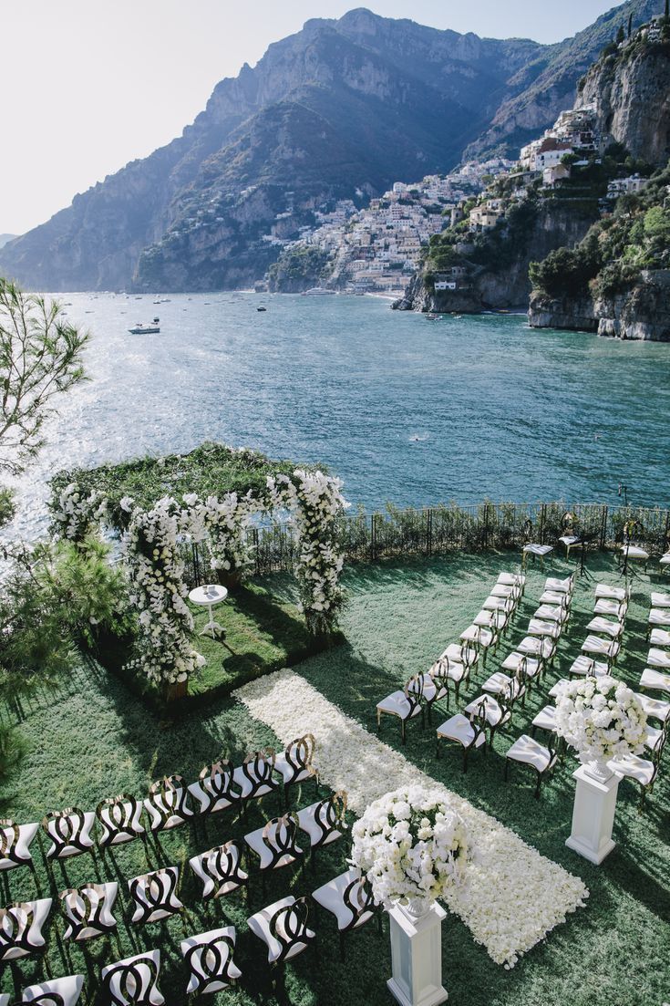 Positano Wedding, Mountain Background, Background Wedding, Rustic Wedding Decorations, Dream Wedding Venues, Lakeside Wedding, Destination Wedding Venues, Marriage Ceremony, Outdoor Wedding Ceremony