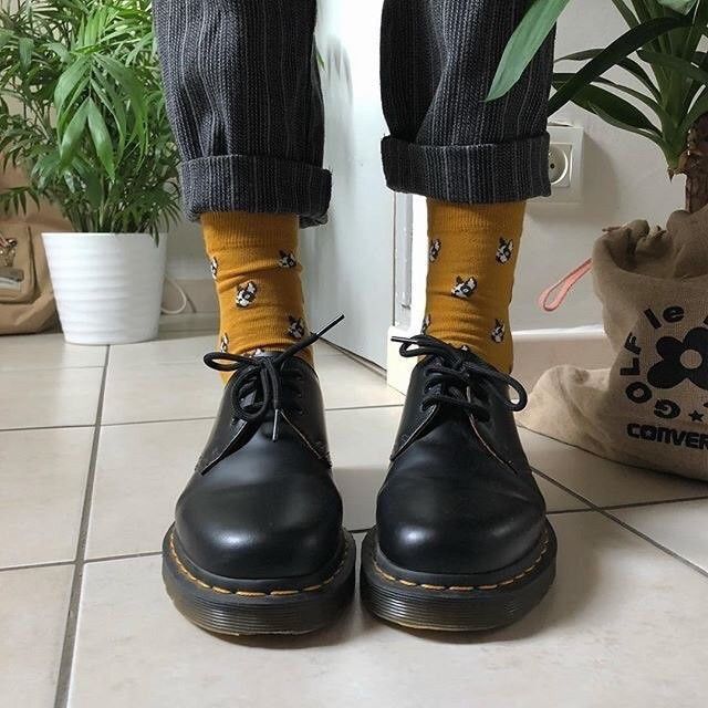 Oxfords With Dress, Doc Martens Outfit, Yellow Socks, Martens Style, Tokyo Street Fashion, Dr Shoes, Stylish Socks, Neue Outfits, Arya Stark