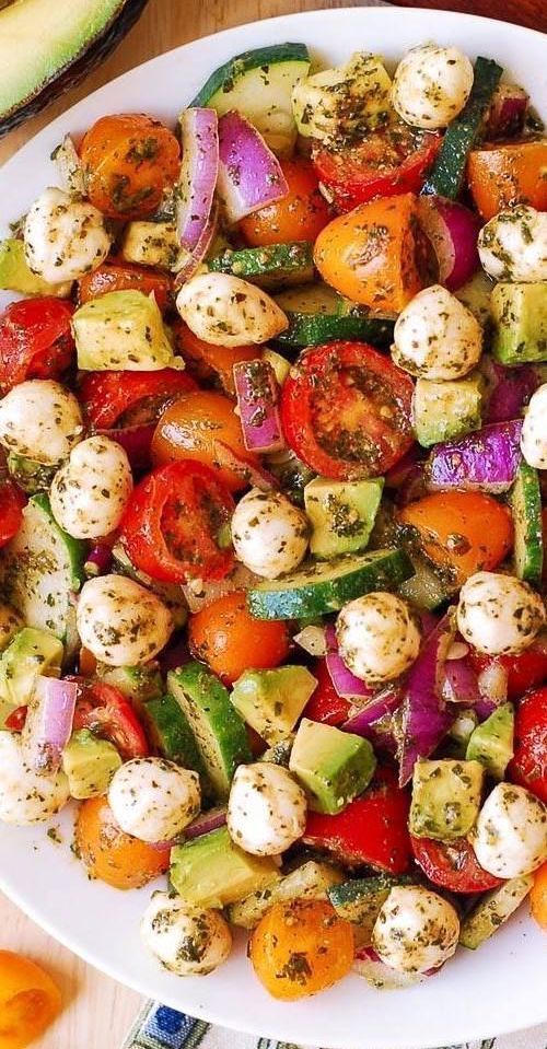 Tomato and Cucumber Salad with Avocado, Mozzarella, and Basil Pesto Cucumber Avocado Salad, Pesto Salad, Plats Healthy, Salad With Avocado, Resep Salad, Cucumber Avocado, Tomato Cucumber, Tomato Mozzarella, Health Dinner Recipes