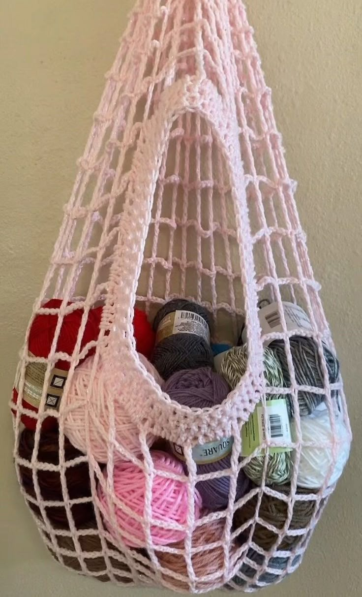 Needleart Ideas Crochet Net For Yarn, 1 Ball Yarn Projects Crochet, No Crochet Yarn Crafts, Cute Quick Things To Crochet, Easy Crochet For Boyfriend, Crochet Patterns Household, Crochet Yarn Holder Pattern, Crochet Clothes Accessories, Solid Color Crochet Projects