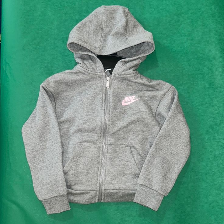 - Nike Little Girls Fleece Full-Zip Hoodie And Joggers Set - Size: 6 - Color: Grey And Pink - Brand New - Smoke And Free Zone - Feel Free To Make Offers! Kids Nike Outfits, Nike Onesie, Nike Sweatsuit, Baby Boy Nike, Boys Nike Shorts, Hoodie And Joggers, Nike Set, Toddler Jumpsuit, Branded Outfits