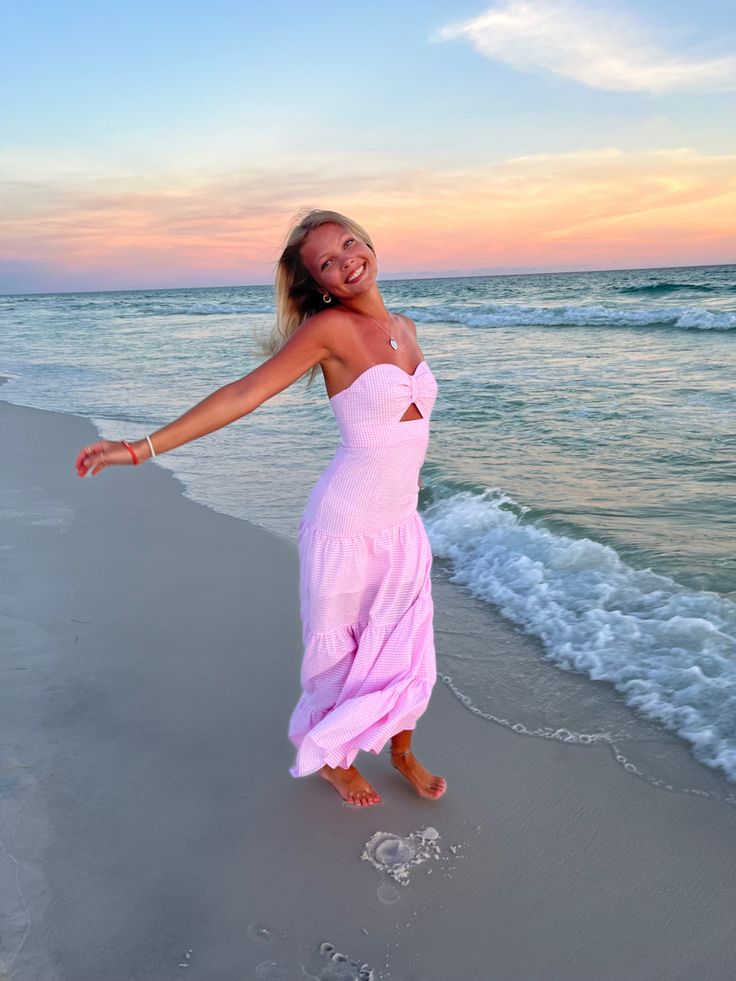 beach cute pics seaside florida ocean sand sunset sunrise waves fish clothes pink dress rosemary beach sea grove vsco tumblr instagram tik tok pinterest pretty beautiful stunning beach beach seaside Virgin Islands Outfits, Spain Vibes, Island Outfits, Cute Beach Pictures, Virgin Island, Beach Instagram Pictures, Summer Poses, Summer Picture Poses, Senior Photo Outfits