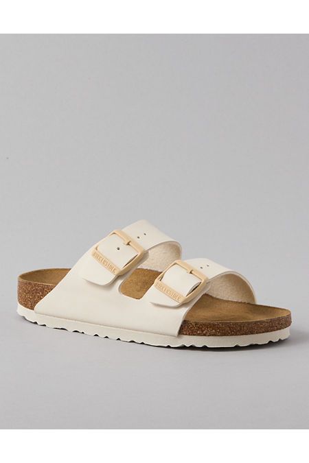 Some Styles: Birko-Flor™ upper made of acrylic and polyamide (for a smooth leather-like finish)/Some Styles: Birkibuc™ upper made of tear resistant acrylic & polyamide fibers/Cork midsole for comfort/Molded footbed/Iconic two buckles/Synthetic up Brikenstoke Sandal, Birken Stocks, Cute Summer Shoes, Preppy Shoes, Birkenstock Women, Birkenstock Sandals, Christmas Wishlist, Christmas List, Christmas Presents