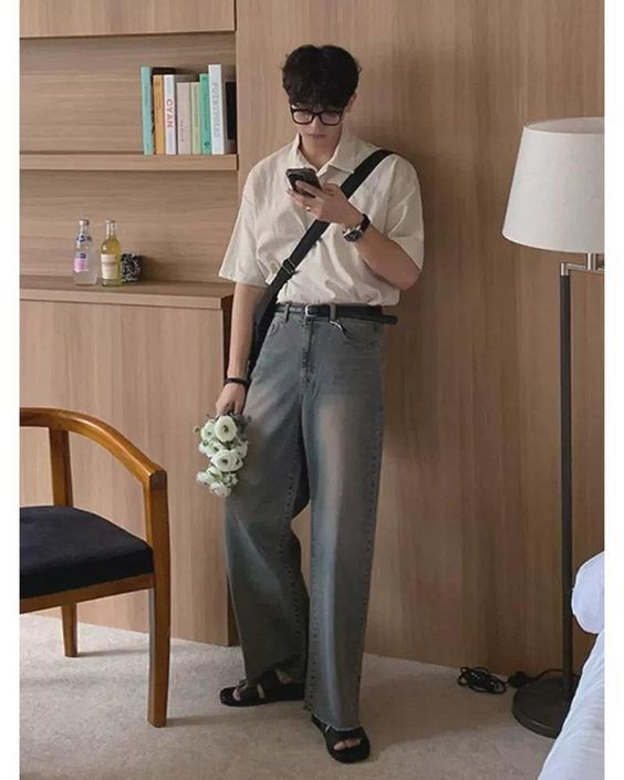 I have shipped quickly and the goods are OK However it is better to order a little big. It would be better to order in a regular size ~ ~ I think I should wear it with a very large overfit. Basic Fits Men, Polo Outfit Men Korean, Casual Tie Outfit Men, White Polo Outfit Men, Korean Men Outfit, Ootd Cwo, Men Dress Outfits, Polo Outfit Men, Masc Outfit