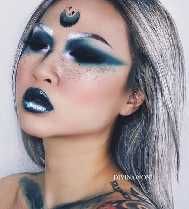 @divinawong Makeup Ideas Fairy, Blue Fairy Makeup, Fairy Makeup Ideas, Alien Make-up, Makeup Ideas Wedding, Fantasy Make-up, Alien Makeup, Festival Make Up, Galaxy Makeup