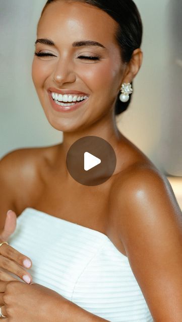 Brielle Bahr | Hair & Makeup Artist on Instagram: "The 3 things you must know about the creation of Danielle’s bridal makeup look —

☀️ BRONZED GLOW // If you want to achieve a bronzed makeup look, having a base tan on your body is super important. This makeup look would come together entirely differently on fair skin! Whether you go Danielle’s route by gradually building a natural tan in the weeks before the wedding, or if you prefer to simply spray tan the week-of, I promise this step will make all the difference for a sun-kissed makeup look. 

💧 RADIANT SKIN // While we used an array of products to build up to a radiant finish, the glow you can visibly see peeking through the makeup is largely due to the diligent care Danielle put into her skin leading up to the big day. She booked mon Natural Bronzed Makeup Look, Bronzed Makeup Look Sun Kissed, Glowing Makeup Natural, Spring Bridal Makeup, Bronzed Makeup Look, Am Pm Skincare Routine, Bronzed Makeup, Pm Skincare Routine, Hollywood Flawless Filter