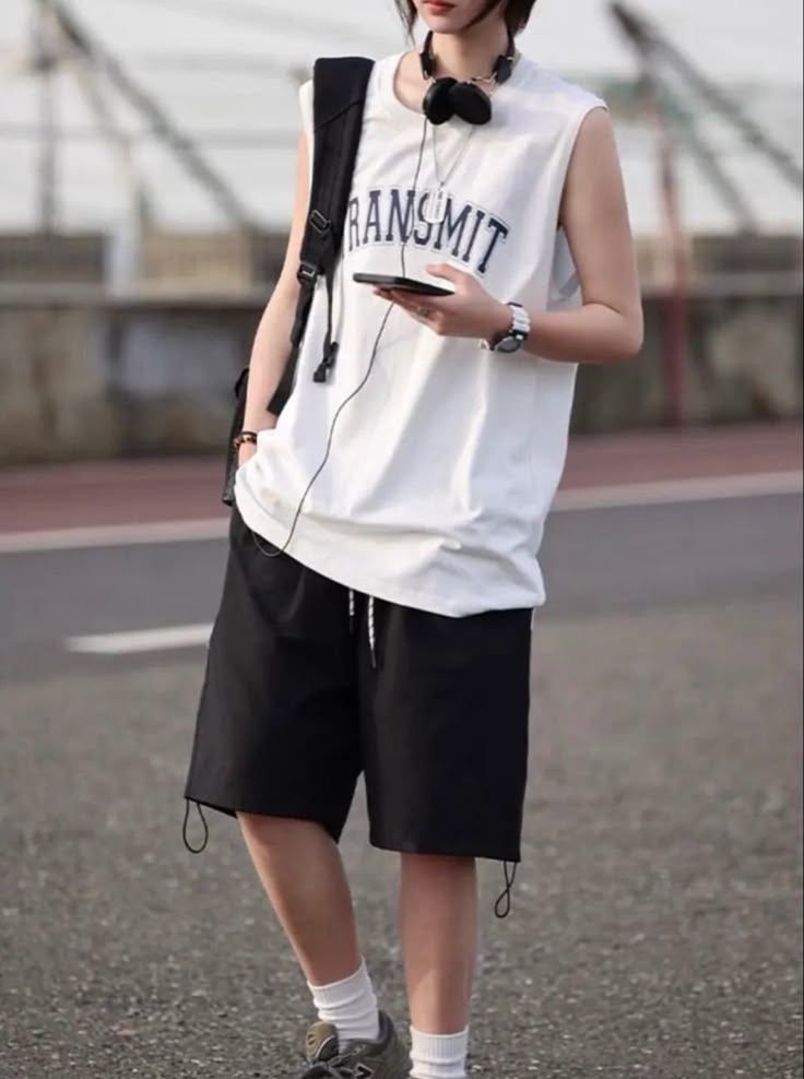 Summer Normcore Outfit, Boyish Summer Outfits, Summer Boyish Outfits, Tomboy Beach Outfits, Boyish Outfits Tomboys, Tomboy Style Summer, Summer Outfits Tomboy, Tomboy Fashion Summer, Tomboy Summer Outfits