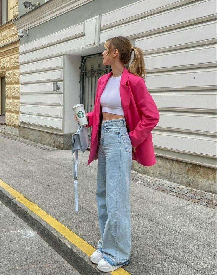 Fuchsia Outfit, Pink Blazer Outfit, Outfits Con Jeans, Blazer Outfits For Women, Mode Zara, Ivy League Style, Pink Blazer, Blazer Outfits, Outfit Inspo Fall