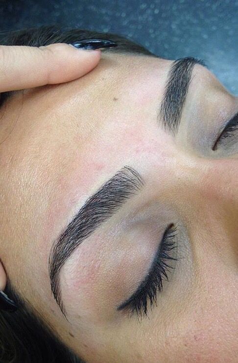 Thick Eyebrow Shapes, Eyebrow Tutorial Shaping, Permanente Make-up, Best Eyebrow Makeup, How To Do Eyebrows, Membentuk Alis, Perfect Eyebrow Shape, Bentuk Alis, Eyebrow Hacks