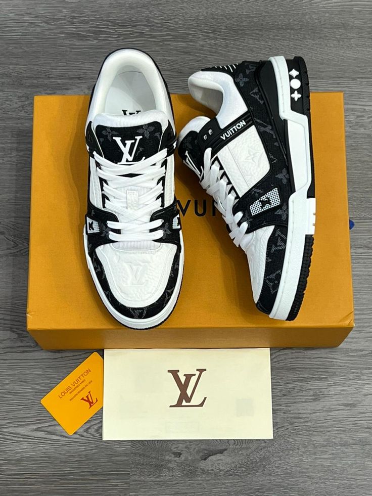 Zapatillas Louis Vuitton, Vuitton Outfit, Louis Vuitton Outfit, Gents Shoes, Lv Sneakers, Noir Color, Louis Vuitton Sneakers, Dr Shoes, Black Nike Shoes