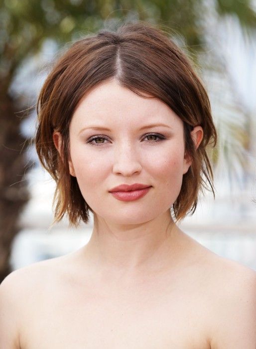 Short hair with middle part Center Part Hairstyles, Celebrity Short Hair, Middle Part Hairstyles, Square Face Hairstyles, Straight Hair Cuts, Asymmetrical Hairstyles, Hair Styles 2014, Short Straight Hair, Middle Part